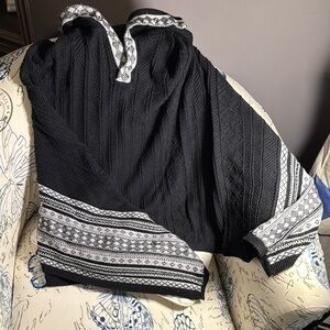 BHWM Black and White Knit Poncho SZ L